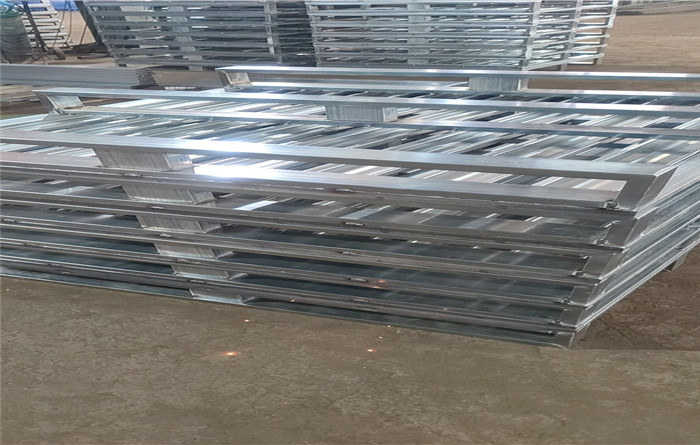 为什么要选择金属托盘厂家直销